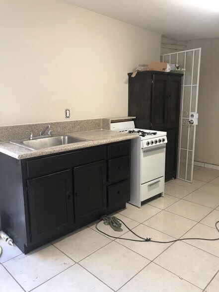 Primary Photo - 1781 N Stanton Plz