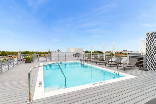 Rooftop Pool - 545 SW 11th St