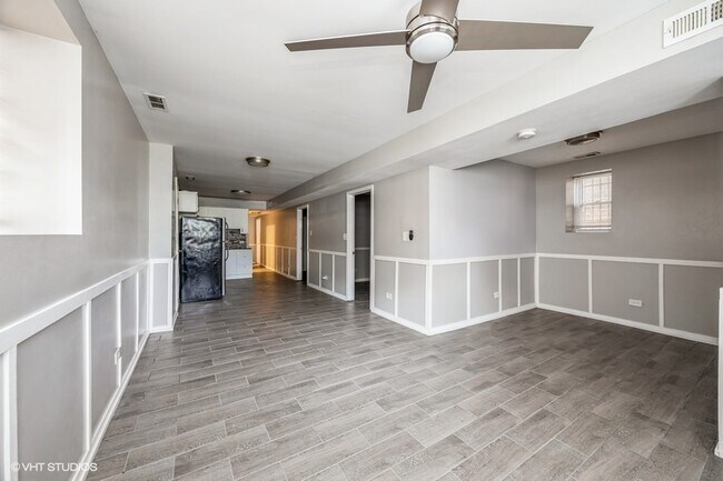 Building Photo - 1422 S Avers Ave