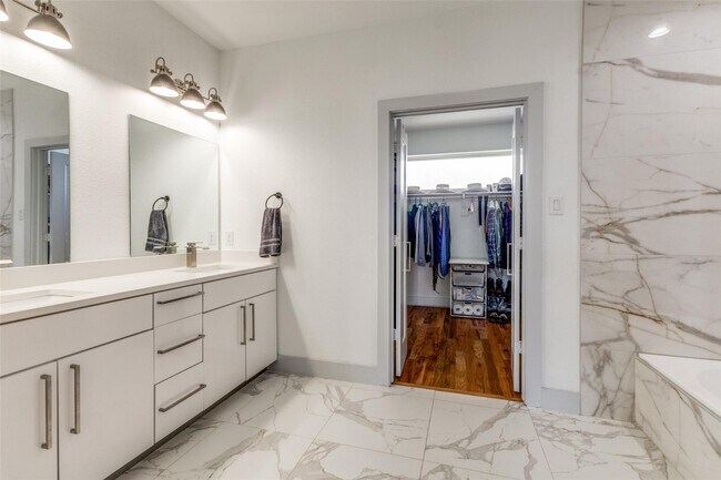 Building Photo - 10630 Greengarden Rd