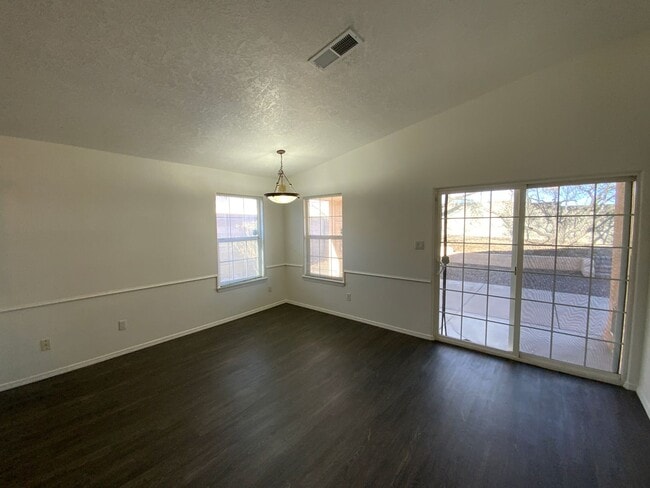 Building Photo - 3 Bedroom Single Story Home Available Near Irving Blvd NW & Eagle Ranch Rd!