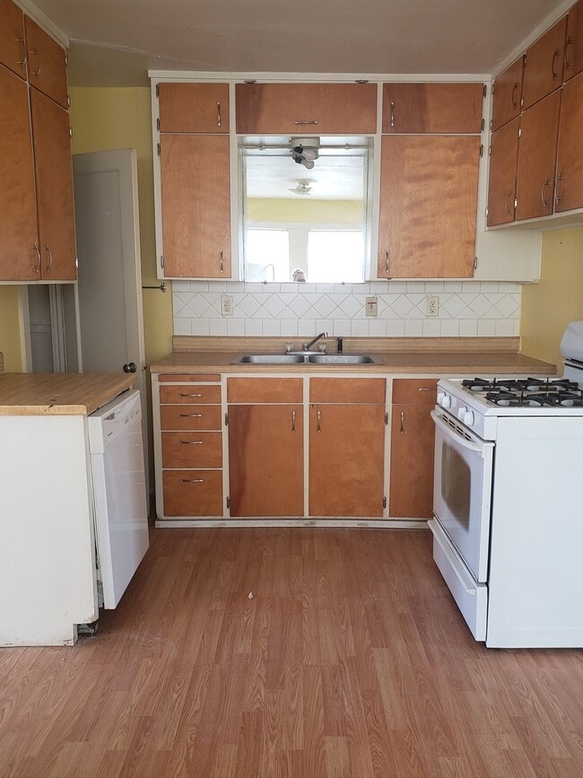 Building Photo - 749 E N 12th St