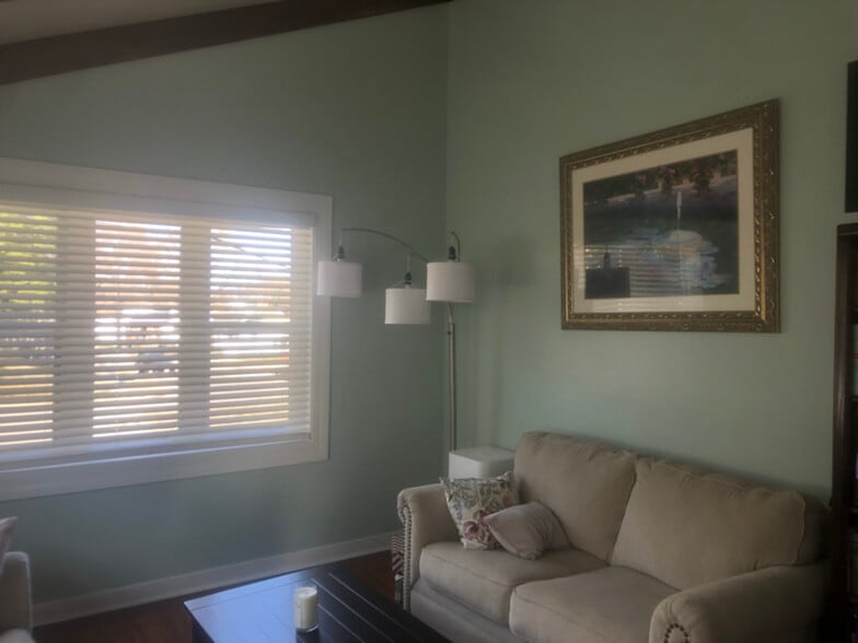 Building Photo - 515 Barrymore Dr