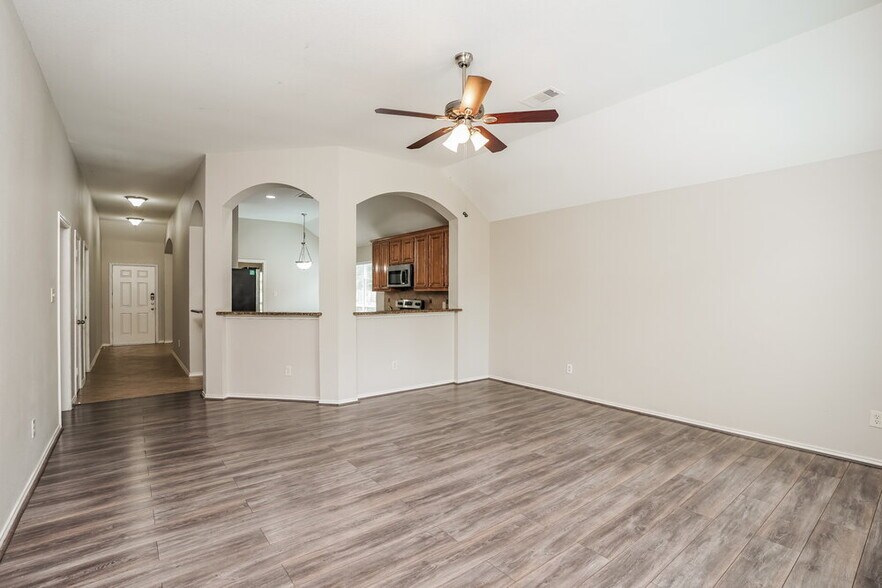 Building Photo - 25810 Palmdale Estate Dr