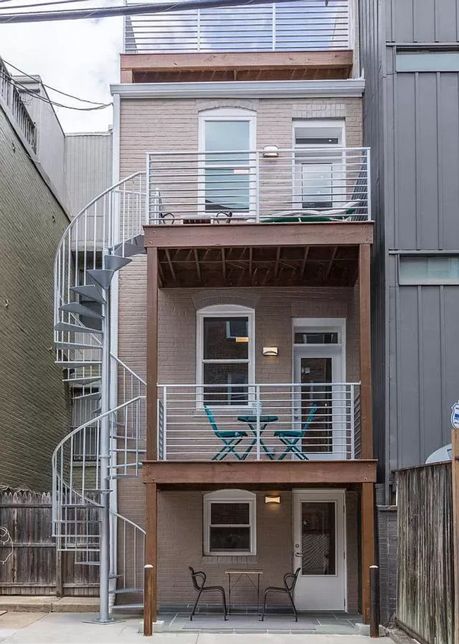 Building Photo - Available Now! 1 Parking Spot Included! 2 ...