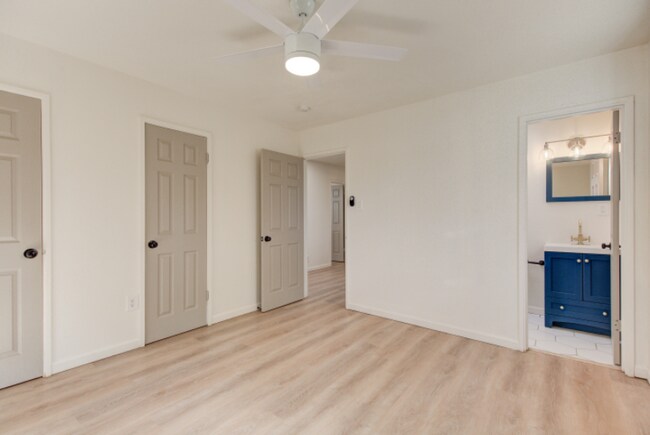 Building Photo - 7601 Hannett Ave NE