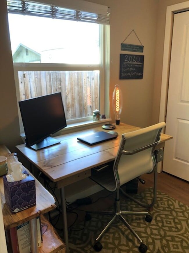 Building Photo - Fully Furnished - Long Term - Adorable Cab...