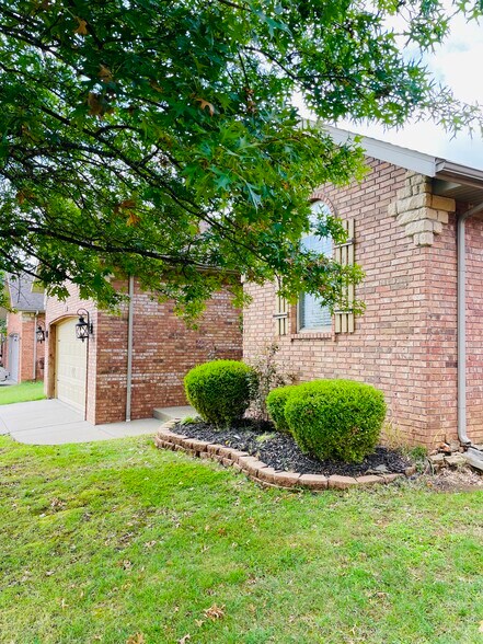 Building Photo - 3757 W Rockwood St