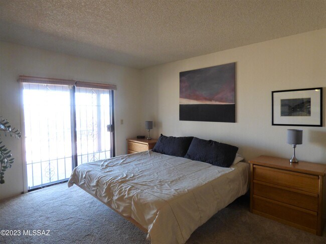 Building Photo - 5300 N Montezuma Trail