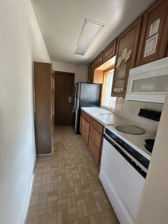 Building Photo - 3 Bed 1 Bath near UWEC! Available June 1st!