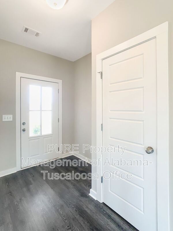 Building Photo - 14421 Chase Dr