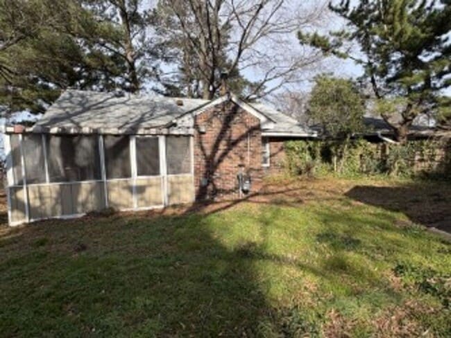 Building Photo - Larchmont