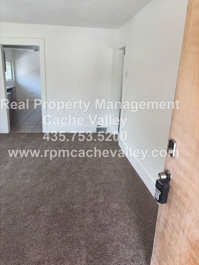 Building Photo - 245 E 300 N