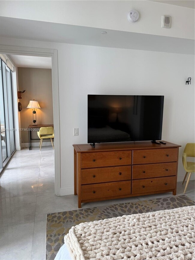 Building Photo - 1300 Brickell Bay Dr