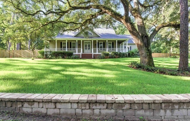 Building Photo - The Perfect Tallahassee 4 BR Family Home with Pool, Porch & Privacy