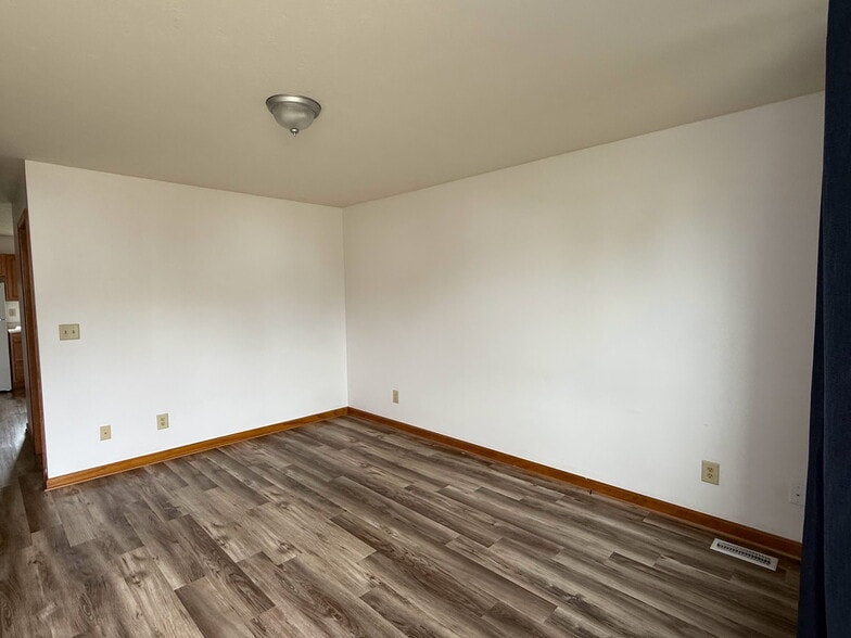 Building Photo - 801 W Gaston Dr