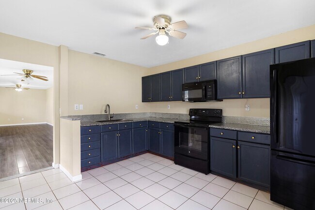 Building Photo - 17 Clinton Ct S