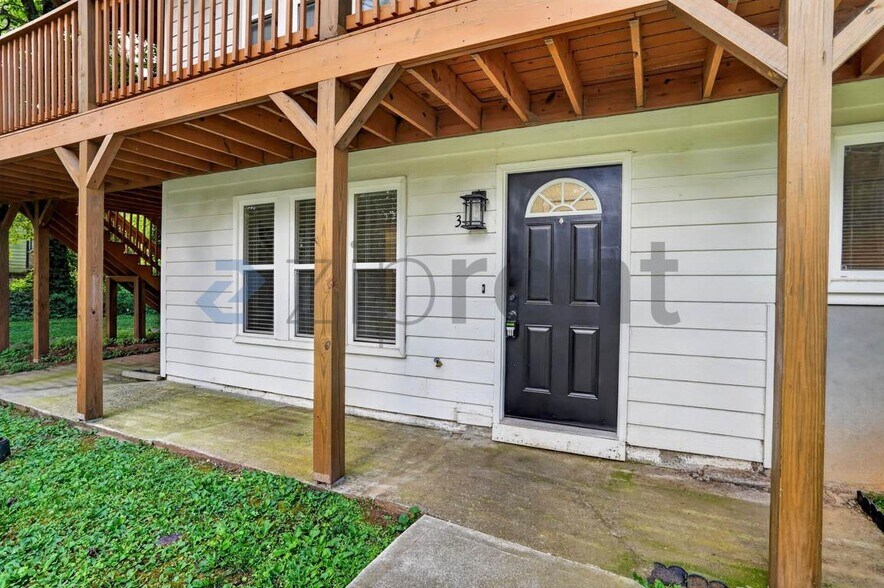 Building Photo - Unit 3