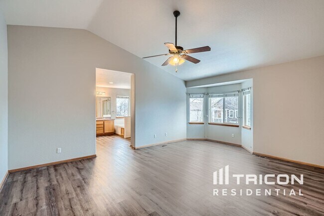 Building Photo - 5140 S Meadow Lark Dr