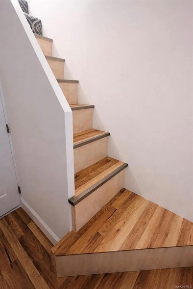 Building Photo - 49 Gladys St