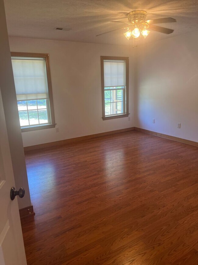 Building Photo - Rancher on 6.79 Acre Lot