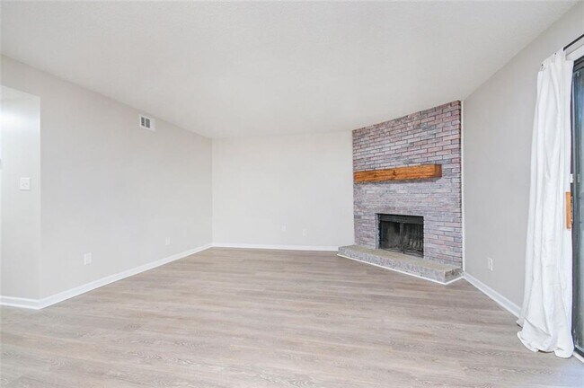 Building Photo - 742 Brentwood Pl