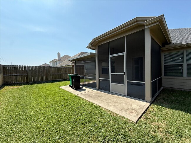 Building Photo - 24810 Lazy Tee Ln