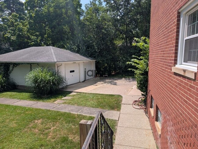 Building Photo - 8983 Highland Dr