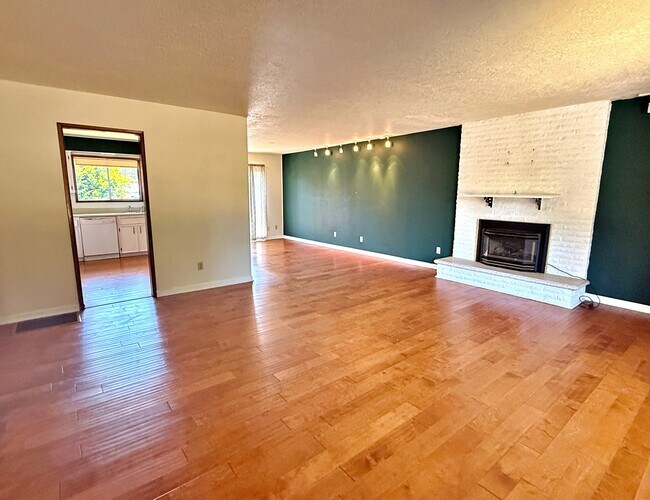 Building Photo - 2746 SE 73rd Ave