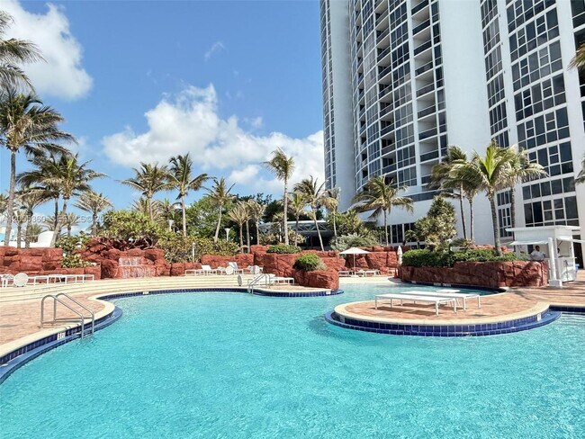 Building Photo - 18101 Collins Ave