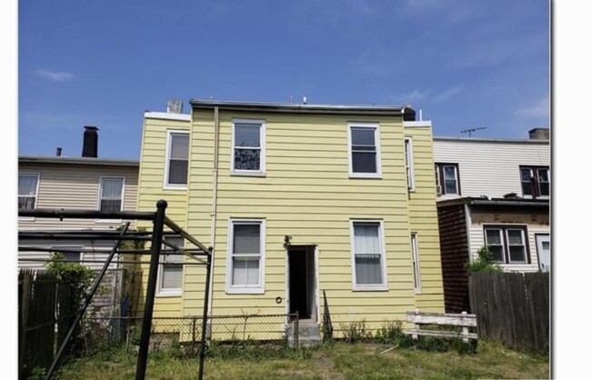 Building Photo - 16 Lewis Ave