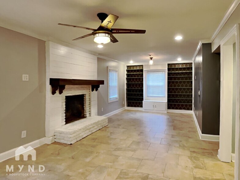 Building Photo - 1688 Knob Hill Ct NE