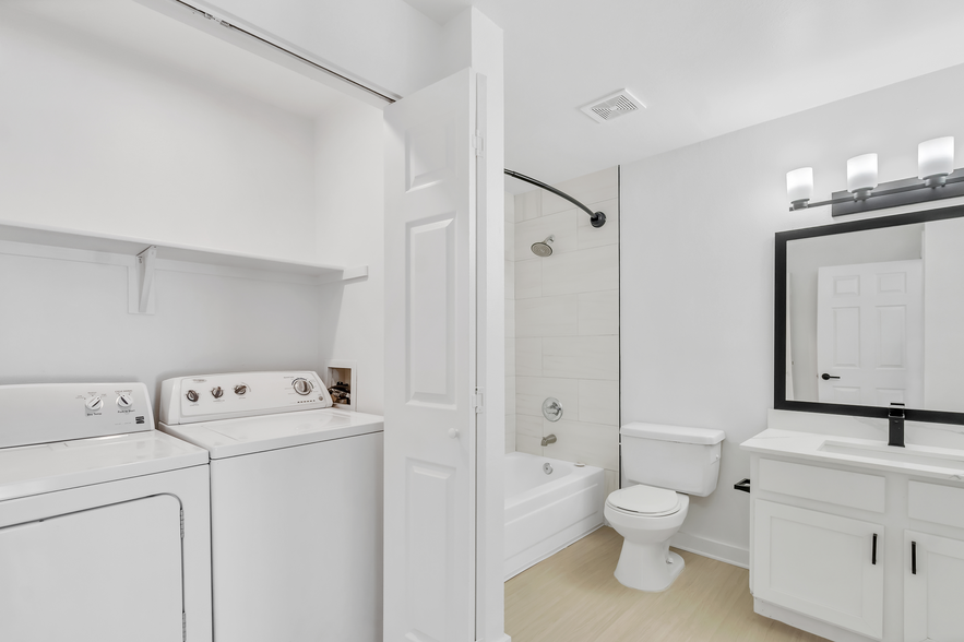 Building Photo - Residences at Bear Creek