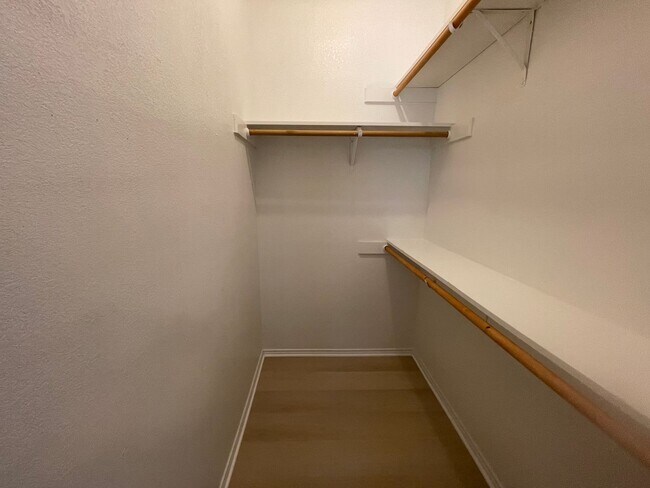 Building Photo - 105-107 Sunburst Court