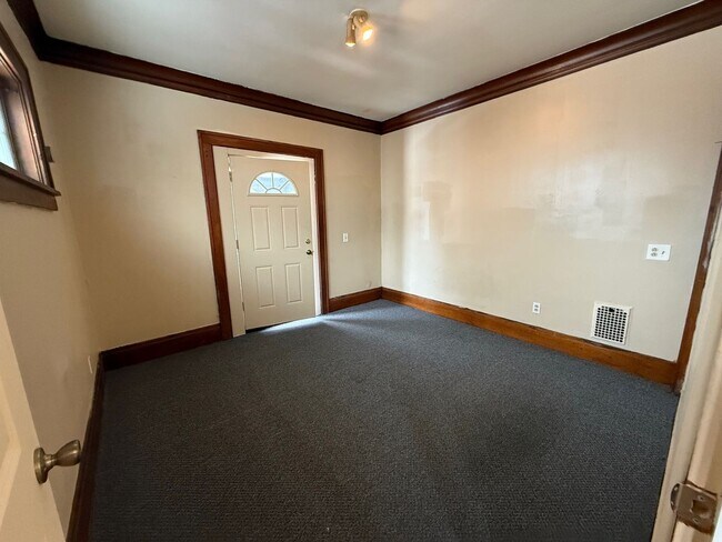 Building Photo - 27 Carthage Dr