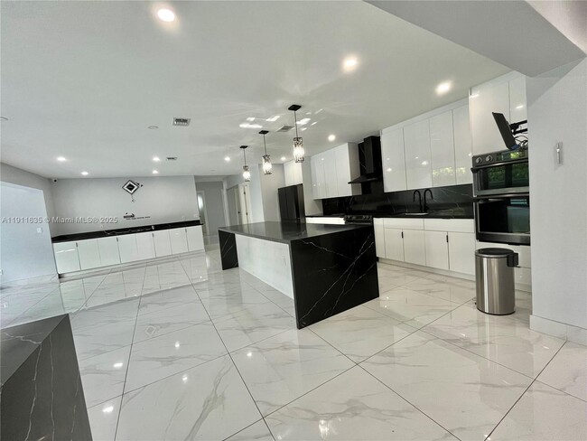 Primary Photo - 575 NE 179th Dr