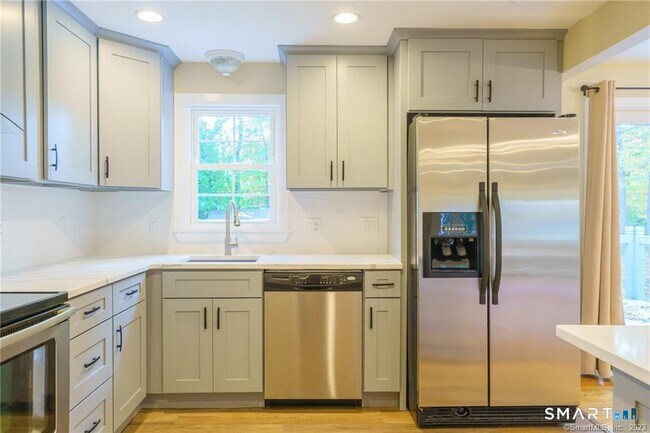 Building Photo - 33 Sky View Dr