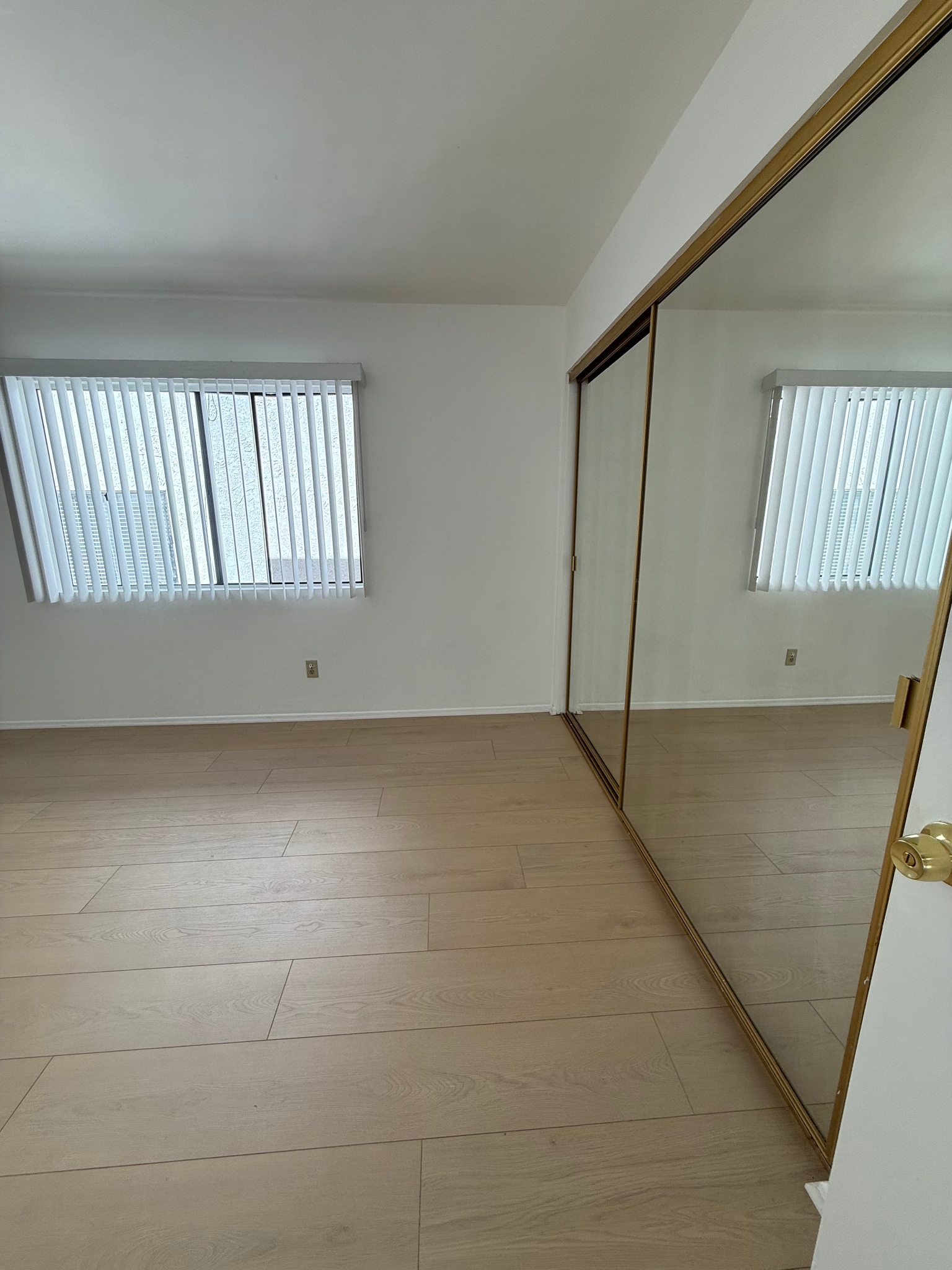 Building Photo - 231 N Isabel St