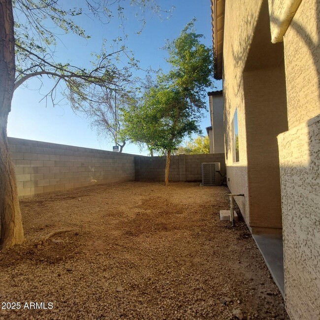 Building Photo - 10225 W Camelback Rd