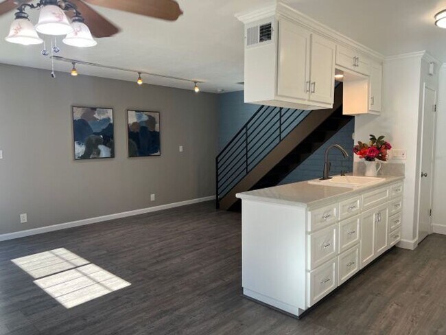 Building Photo - BLOSSOM VALLEY BEAUTY