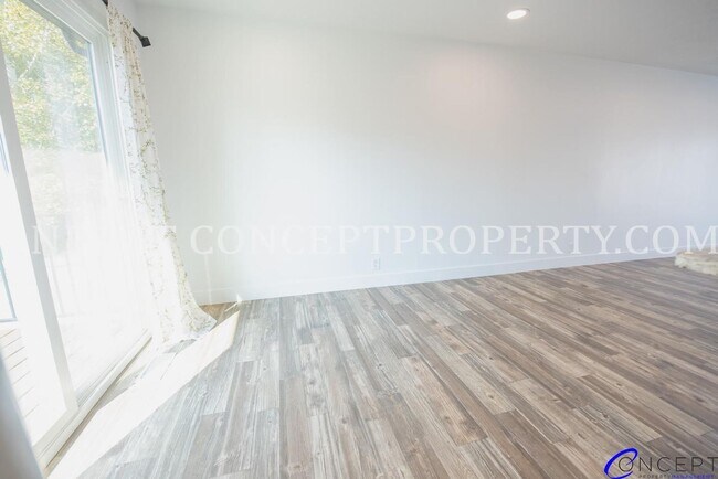 Building Photo - Newly Remodeled 5-Bedroom Home | 2-Car Gar...