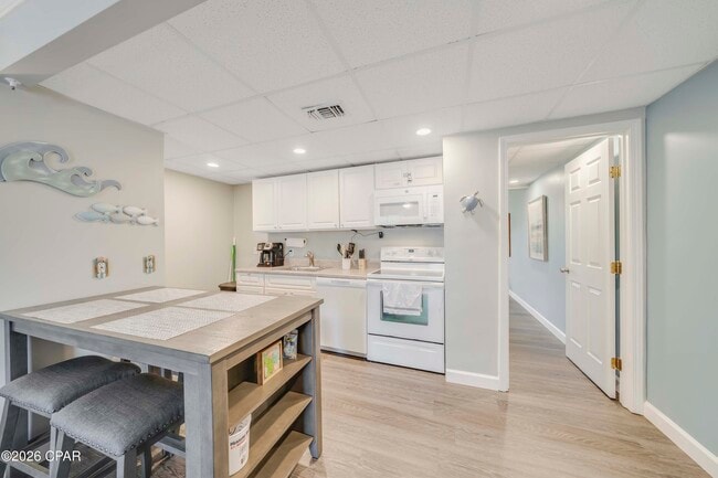 Building Photo - 6903 N Lagoon Dr