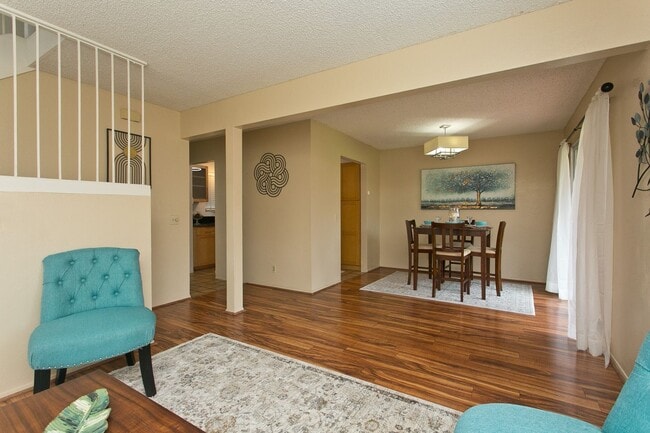 Building Photo - Beautiful 3 bedroom 1 1/2 bath townhome in Pearl City w/2 parking side by side