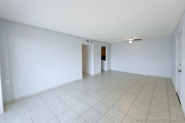 Building Photo - 1127 Lake Terry Dr