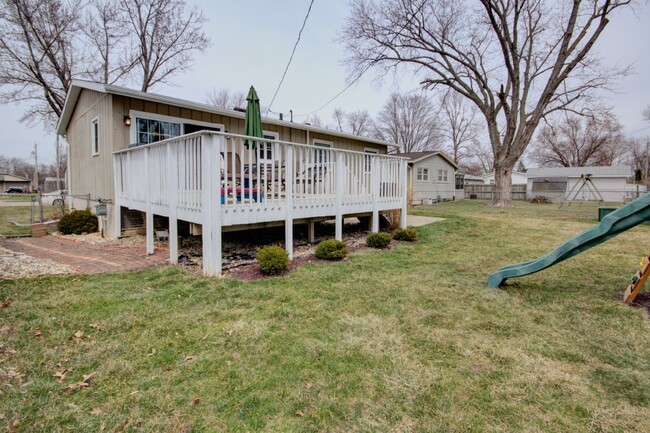 Building Photo - Beautifully updated 4 bed Bettendorf Home