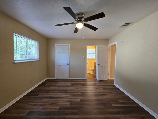 Building Photo - 3309 Lake Charles Ave