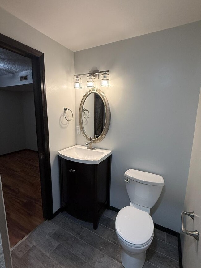 Building Photo - 5902 W Franklin St