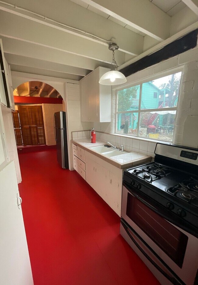 Building Photo - 840 E Brown Ave