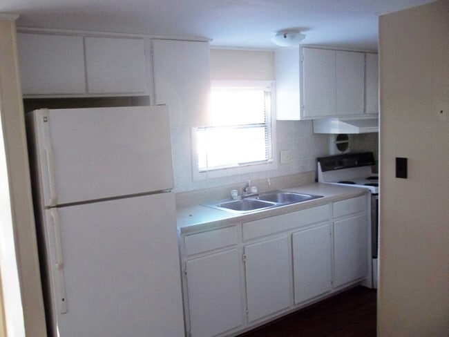 Building Photo - Adorable 2 bedroom 1 bath manufactured home for rent near Combee area!!!