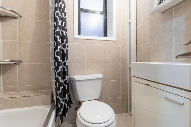 Building Photo - 1213 Park Ave